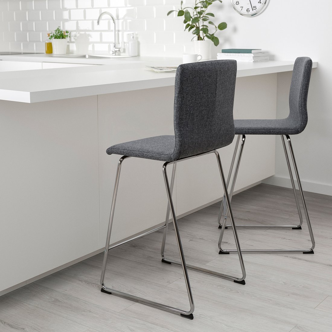 VOLFGANG Bar stool with backrest, chrome plated, Gunnared medium gray