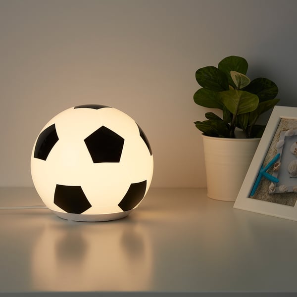 ÄNGARNA Lámpara de mesa LED, motivo balón de fútbol