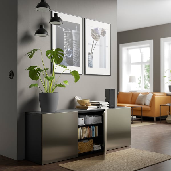 BESTÅ Combinación almacenamiento+puertas, negro-marrón/Riksviken efecto de bronce claro, 70 7/8x16 1/2x25 5/8 "