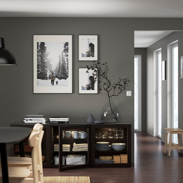 BESTÅ Combinación almacenamiento+puertas, negro-marrón/Sindvik vidrio transparente negro-marrón, 70 7/8x16 1/2x25 5/8 "