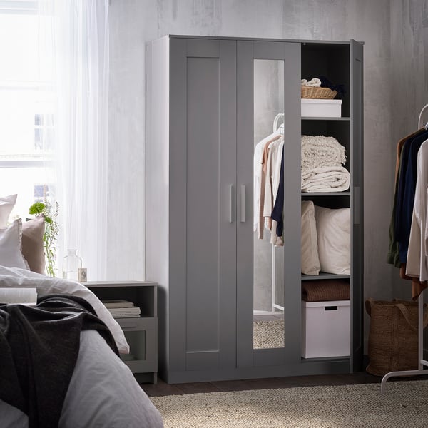 BRIMNES Ropero con 3 puertas, gris, 46x74 3/4 "