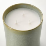 HEDERSAM Vela perf recipiente cerámica+tapa, Hierba fresca/verde claro, 60 hr
