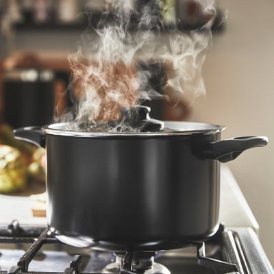 HEMLAGAD Olla con tapa, recubrimiento antiadherente negro, 5.3 qt