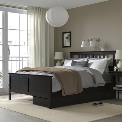 HEMNES Base de cama+2 cajas almacenamiento, negro-marrón/Lyngör gris oscuro, Tamaño queen