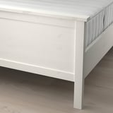 HEMNES Base de cama con colchón, teñido en blanco/Valevåg firme, Tamaño queen