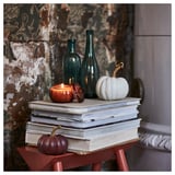 HÖSTAGILLE Vela aromática recipiente de vidrio, Calabaza/marrón, 20 hr