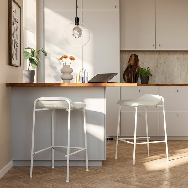 KESNACKEN Taburete de bar, altura de encimera de cocina blanco/Axvall color hueso, 26 "