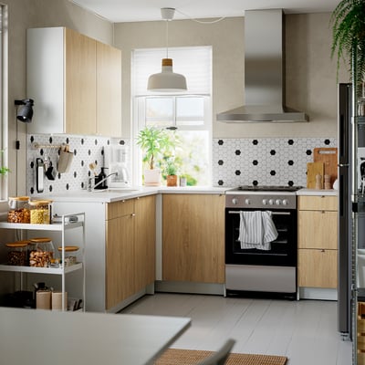 KNOXHULT Cocina de esquina, efecto de roble