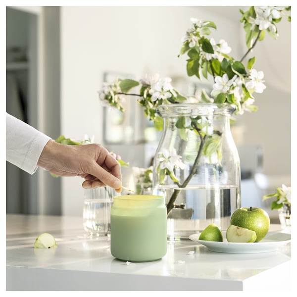 LÖVSKOGSLUND Vela arom/recipiente+tapa/2 mechas, manzana/verde, 70 hr