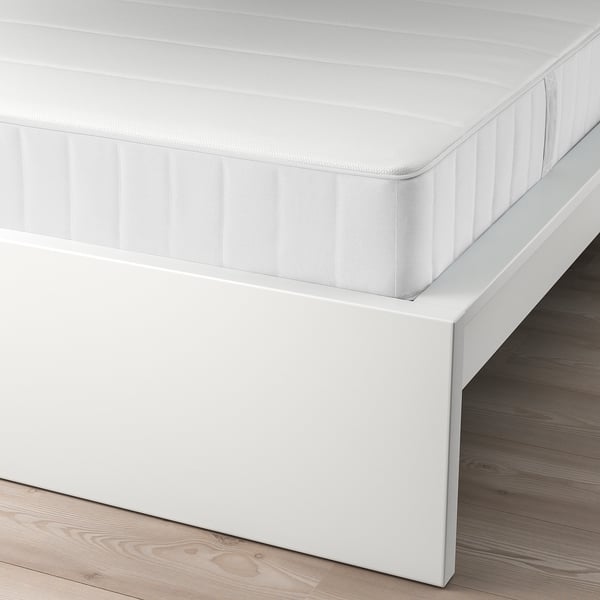 MALM Armazón de cama con colchón, blanco/Vesteröy Firmeza: media., Tamaño King