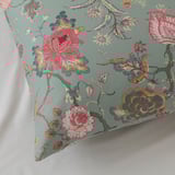 NÄSSELKLOCKA Funda de almohada, gris verde claro/multicolor, 26x26 "