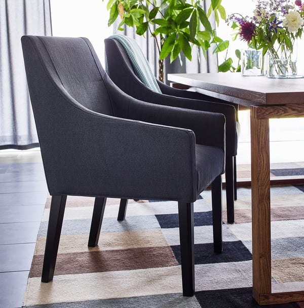 SAKARIAS Silla con reposabrazos, negro/Sporda gris oscuro
