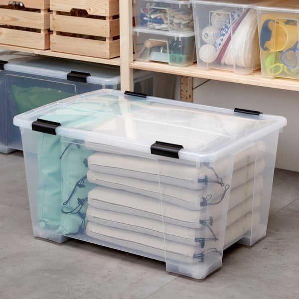 SAMLA Caja con tapa/cierre, transparente/negro, 31x22 ½x17 "/34 gal