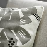 UNDERBLOMMA Funda para cojín, blanco/gris verdoso claro, 20x20 "