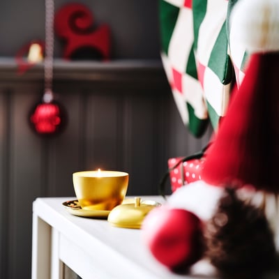 VINTERFINT Vela aromática+recipiente de metal, forma de manzana/manzana+canela dorado, 24 hr